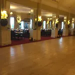 Clifton Hotel 2*