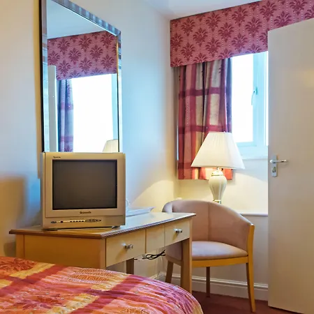 Clifton Hotel 2*