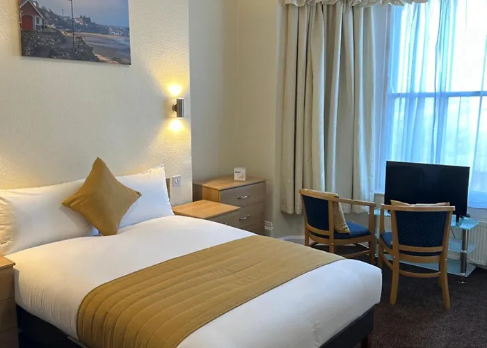 Clifton 2* Scarborough