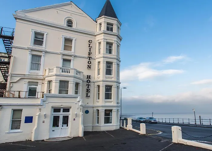 Clifton 2* Scarborough